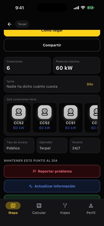 Detalle de los conectores de un cargador